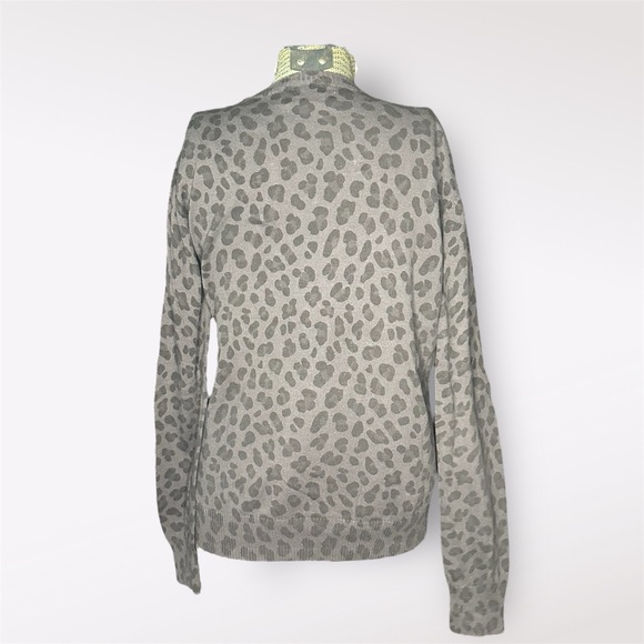 Forever 21 Men Grey Cheetah Sweater - Picture 3 of 4